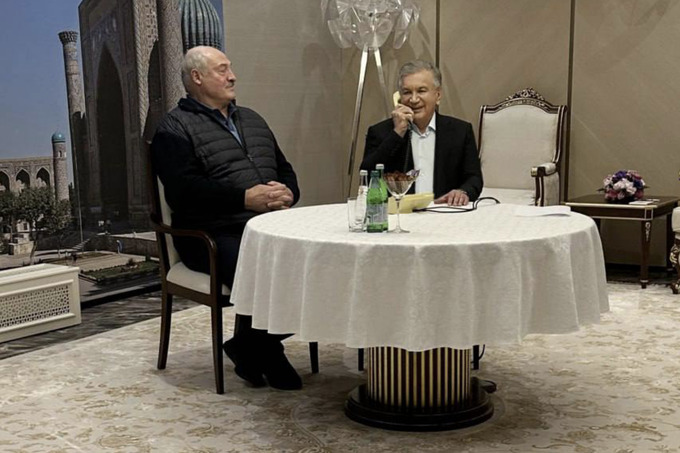 Мирзиёев ва Лукашенко биргаликда Озарбайжон президентига қўнғироқ қилди