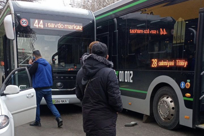 Toshkentda ikkita elektrobus to‘qnashdi