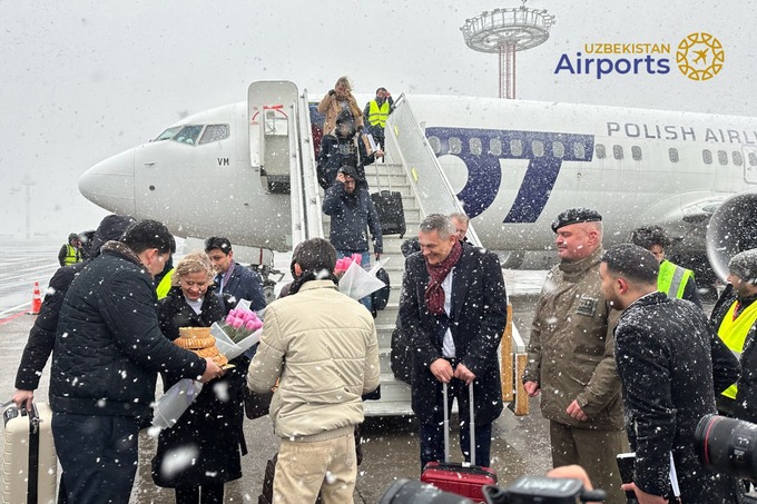 Аэропорт Ташкента принял первый рейс из Варшавы (+фото)