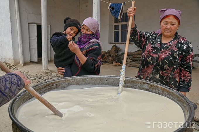 Culinary virtue. How traditional dish sumalak is prepared in a village in Uzbekistan. Photo story by Kholida Musulmon