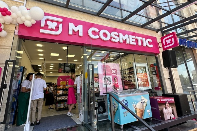 M Cosmetic юзинчи дўкони очилишини эълон қилди