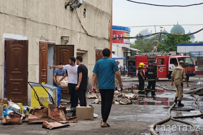 Фото: Последствия пожара на рынке Чорсу в Ташкенте