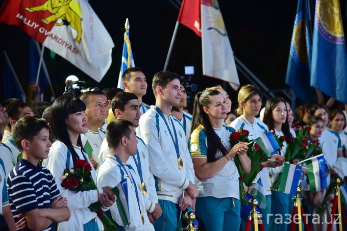 Prezident Olimpiada sovrindorlarini mukofotladi