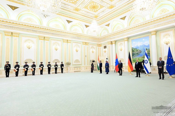 President of Uzbekistan receives new ambassadors