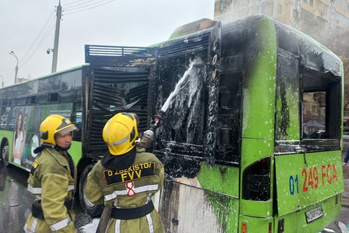 Toshkentda bir sutka ichida ikkinchi Mercedes-Benz avtobusida yong‘in chiqdi